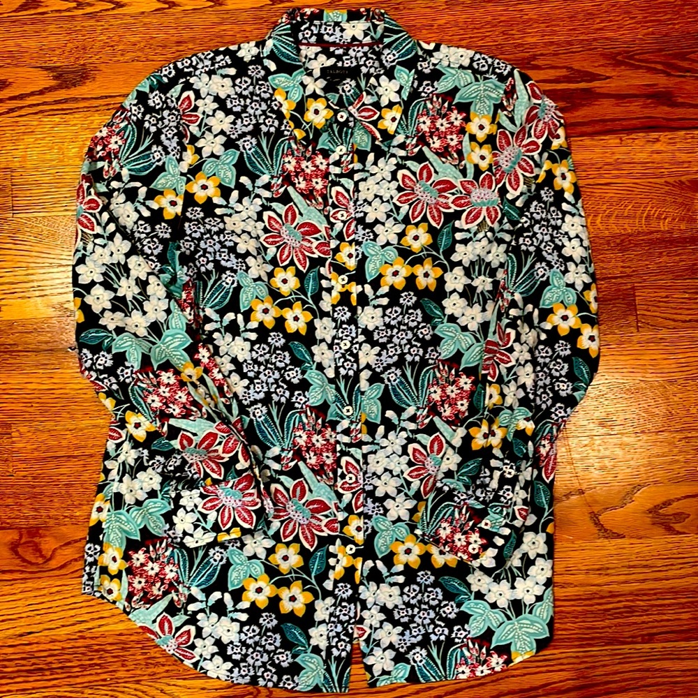 Gorgeous EUC Women’s Buttondown from Talbots Size Medium